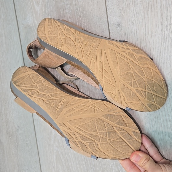 Naot Women Fiona Leather Wedge Sandals Open Toe Shoes Sz 38/7 - Picture 9 of 11